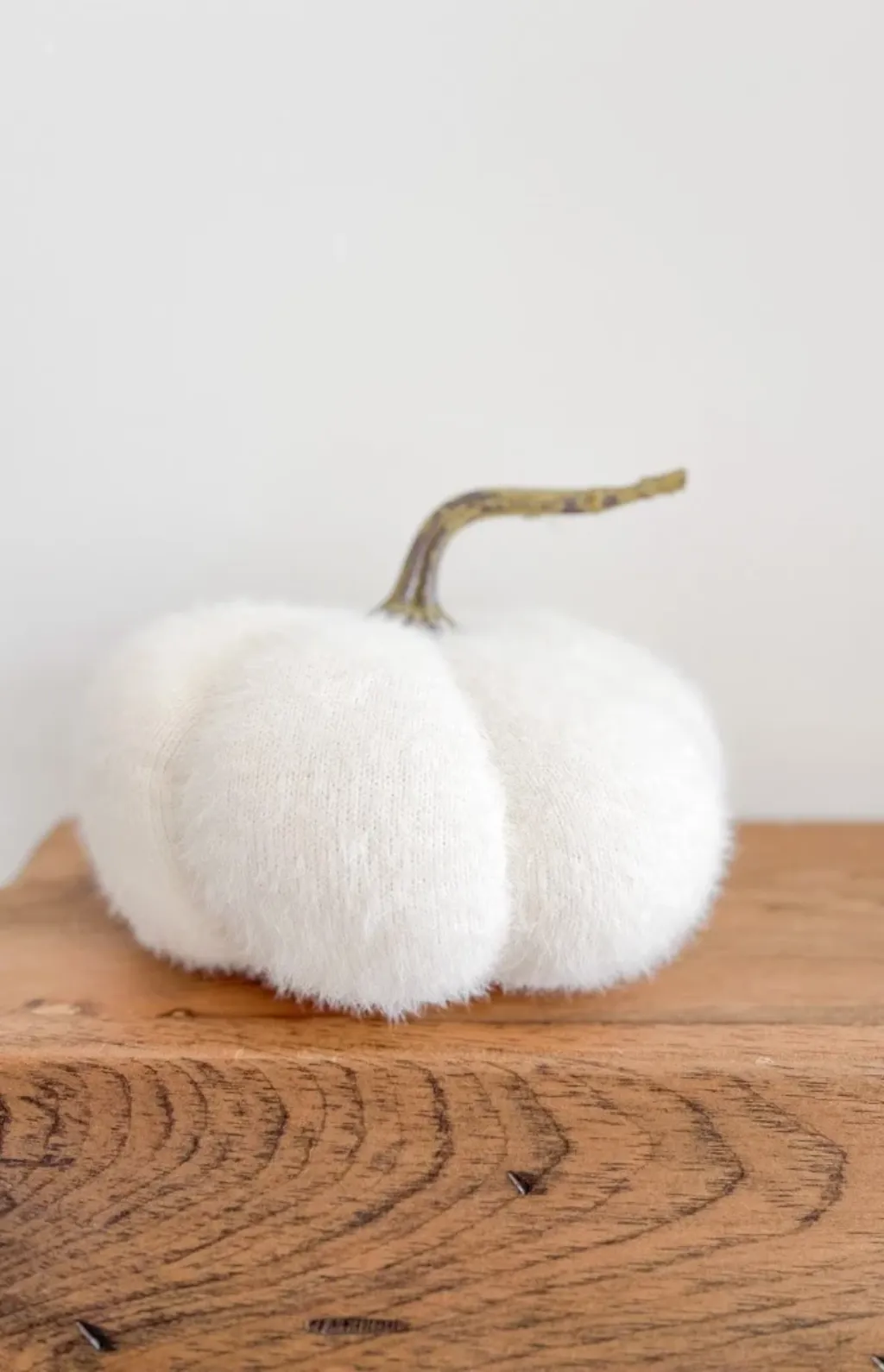 6.5" Fuzzy White Knit Pumpkin