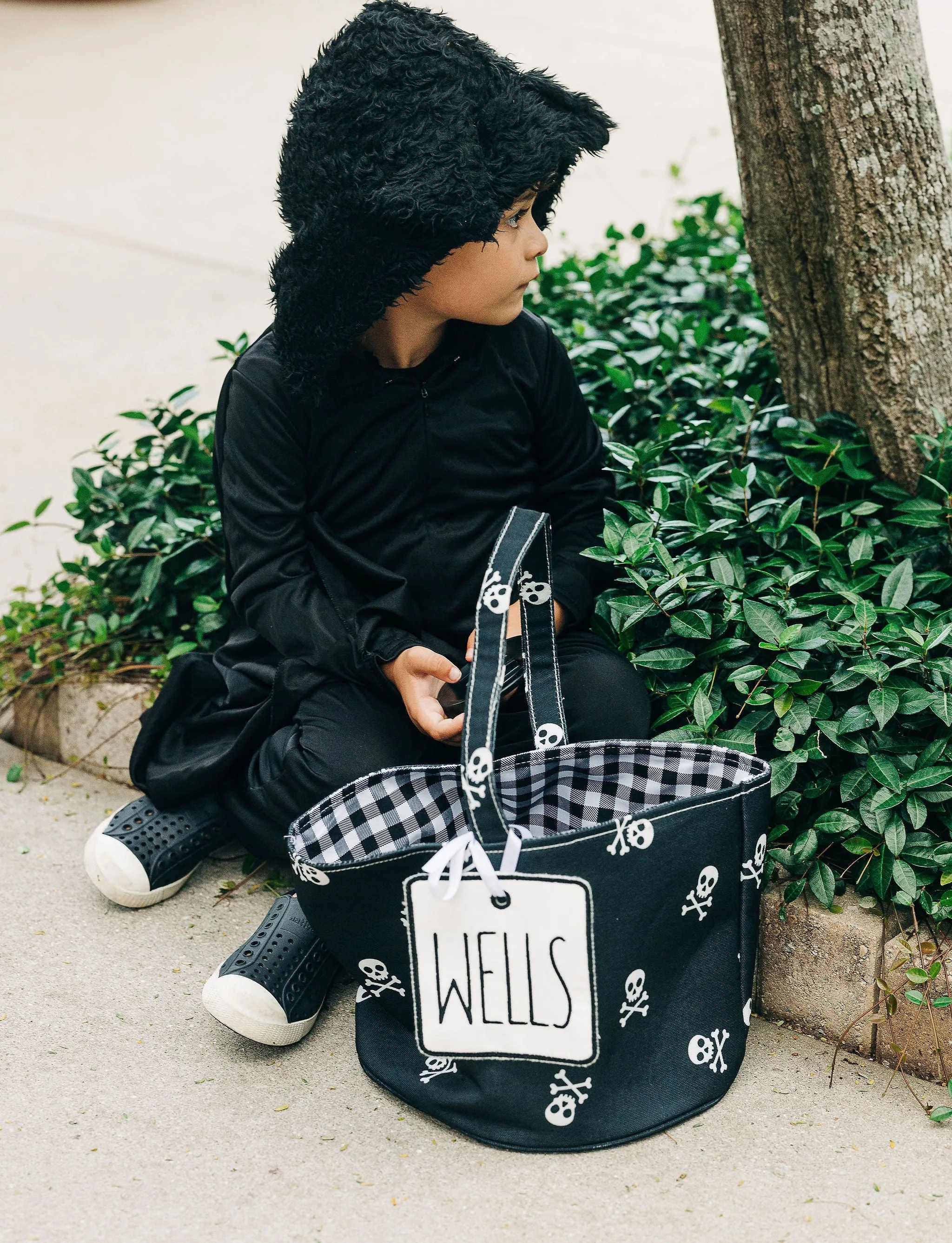 Halloween Basket - Skull & Crossbones