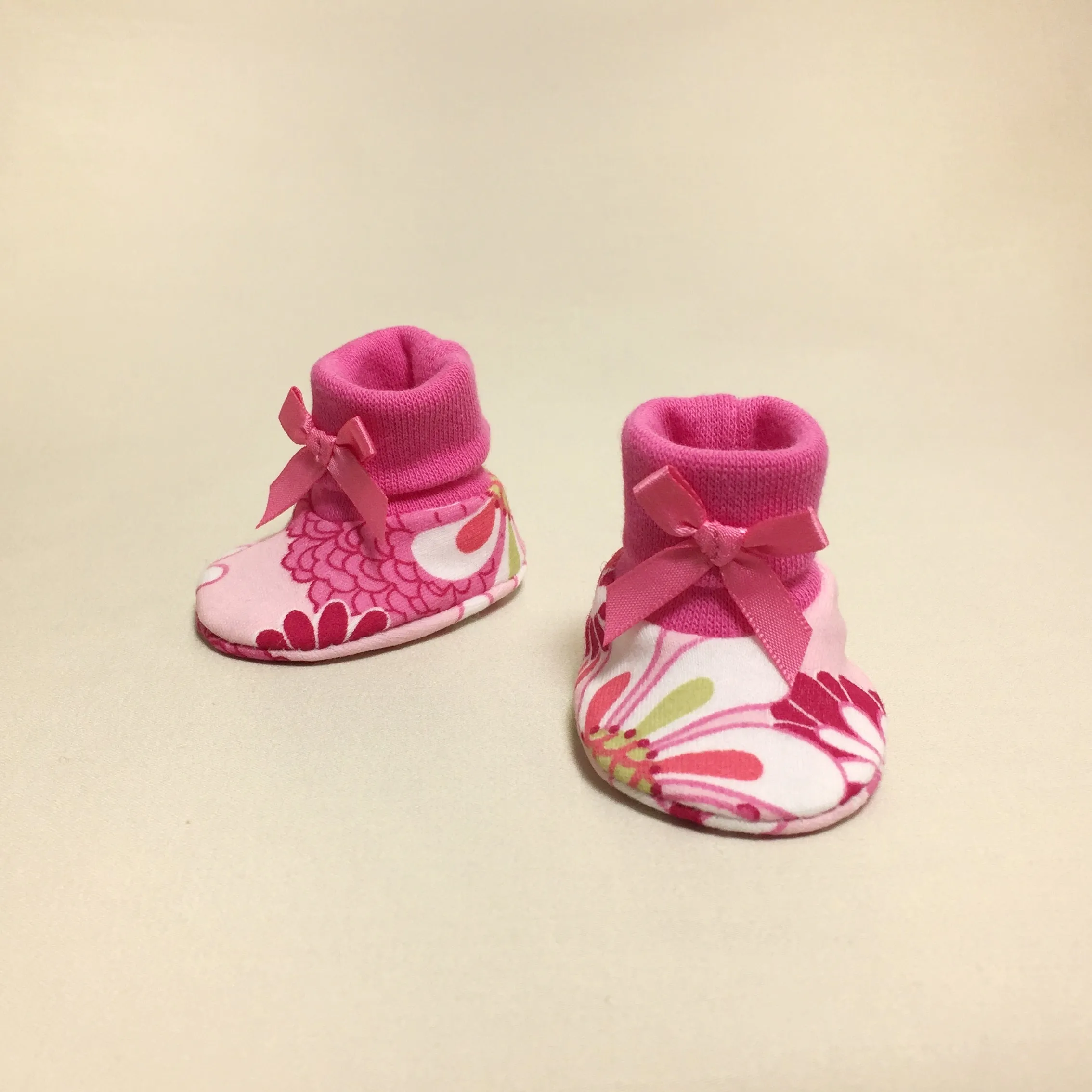 NICU Booties Retro Flowers Fuchsia